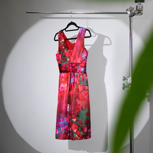 Banana Republic 100% Silk Red Abstract Watercolor Print Sleeveless Dress, Size 2 - Picture 4 of 13